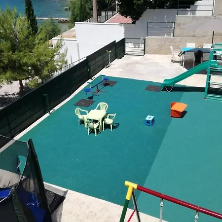 Family Friendly Seaside Stanici, - 16606 Apartament