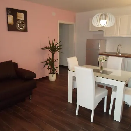 Family Friendly Seaside Stanici, - 16606