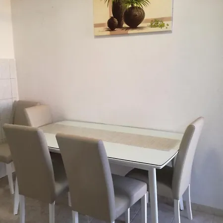 Family Friendly Seaside Stanici, - 16606 Apartament Omiš