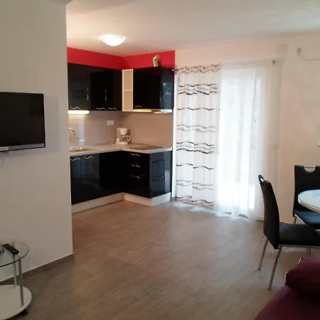 Family Friendly Seaside Stanici, - 16606 *