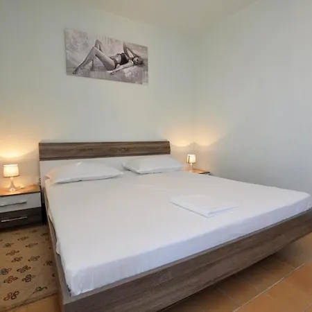 Family Friendly Seaside Stanici, - 16606 *